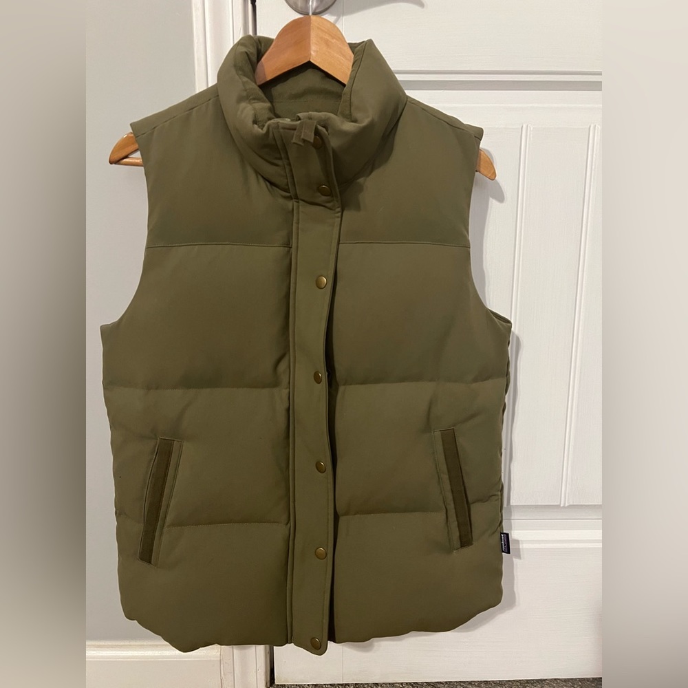 Patagonia Women’s Down Vest Size M